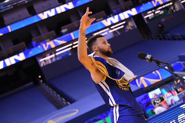 官宣：约基奇当选常规赛MVP 生涯第3次斩获MVP